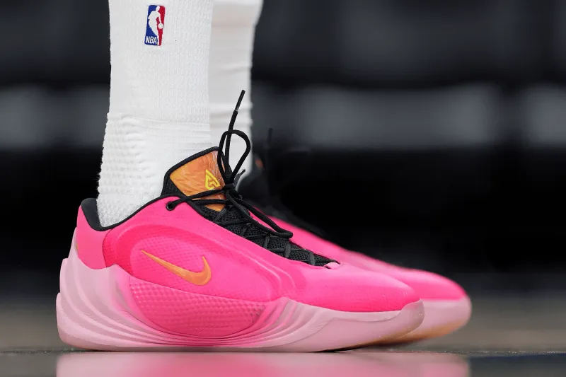 开云官网-阿德托昆博穿着Freak8，得到24分5篮板4助攻1抢断